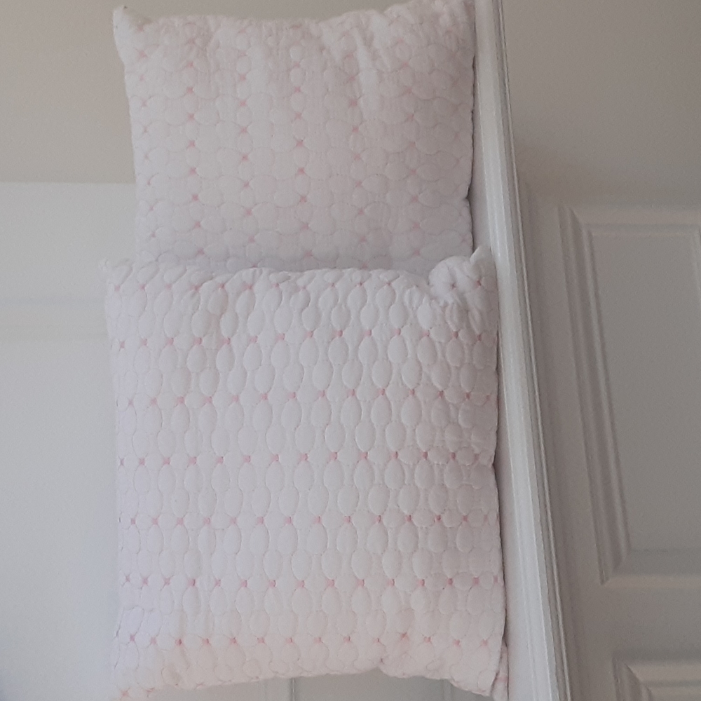 Bedroom pillows